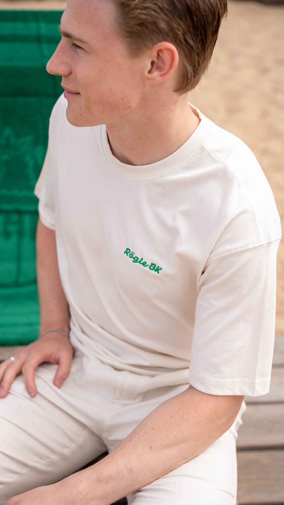 Oversized t-shirt med brodyr