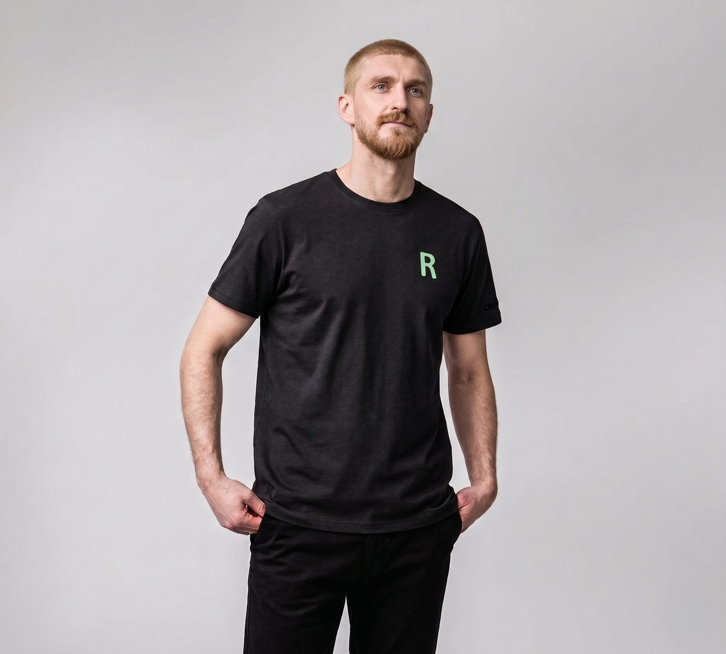 Svart R T-shirt M